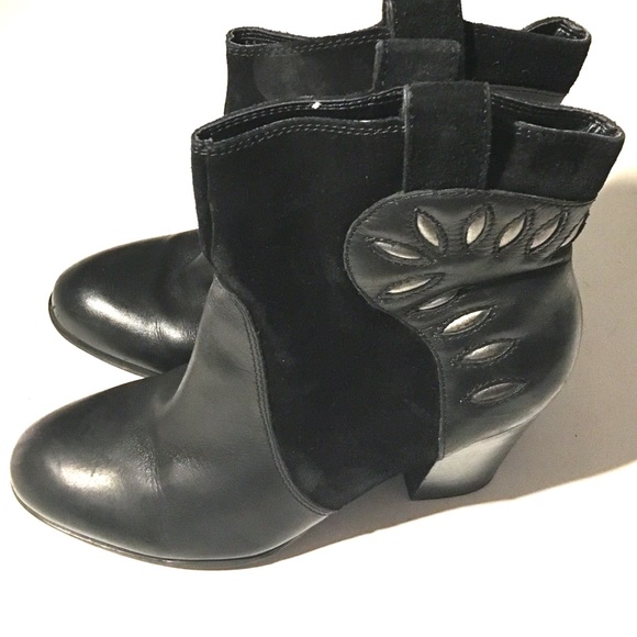 Naturalizer | Ember Ankle Boots - Picture 1 of 8